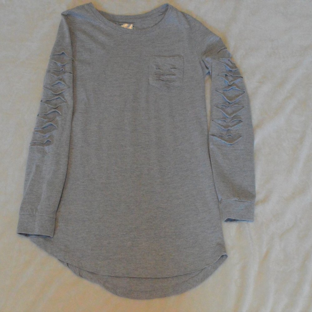 WT02 M Gray L/S T-shirt Tattered Pocket Sleeves